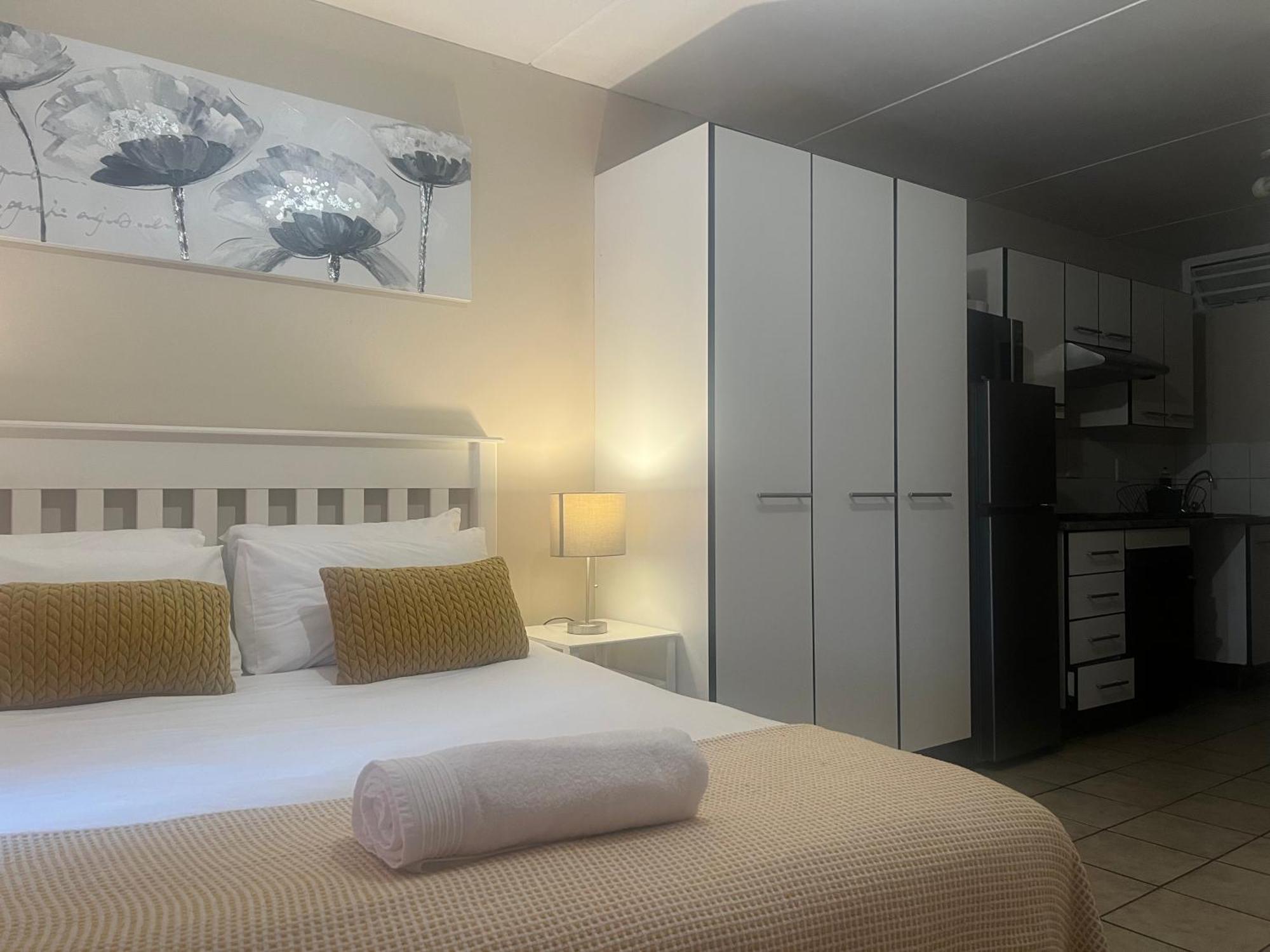 Smart And Cozy Studio With Netflix And Showmax Pretoria Exterior photo