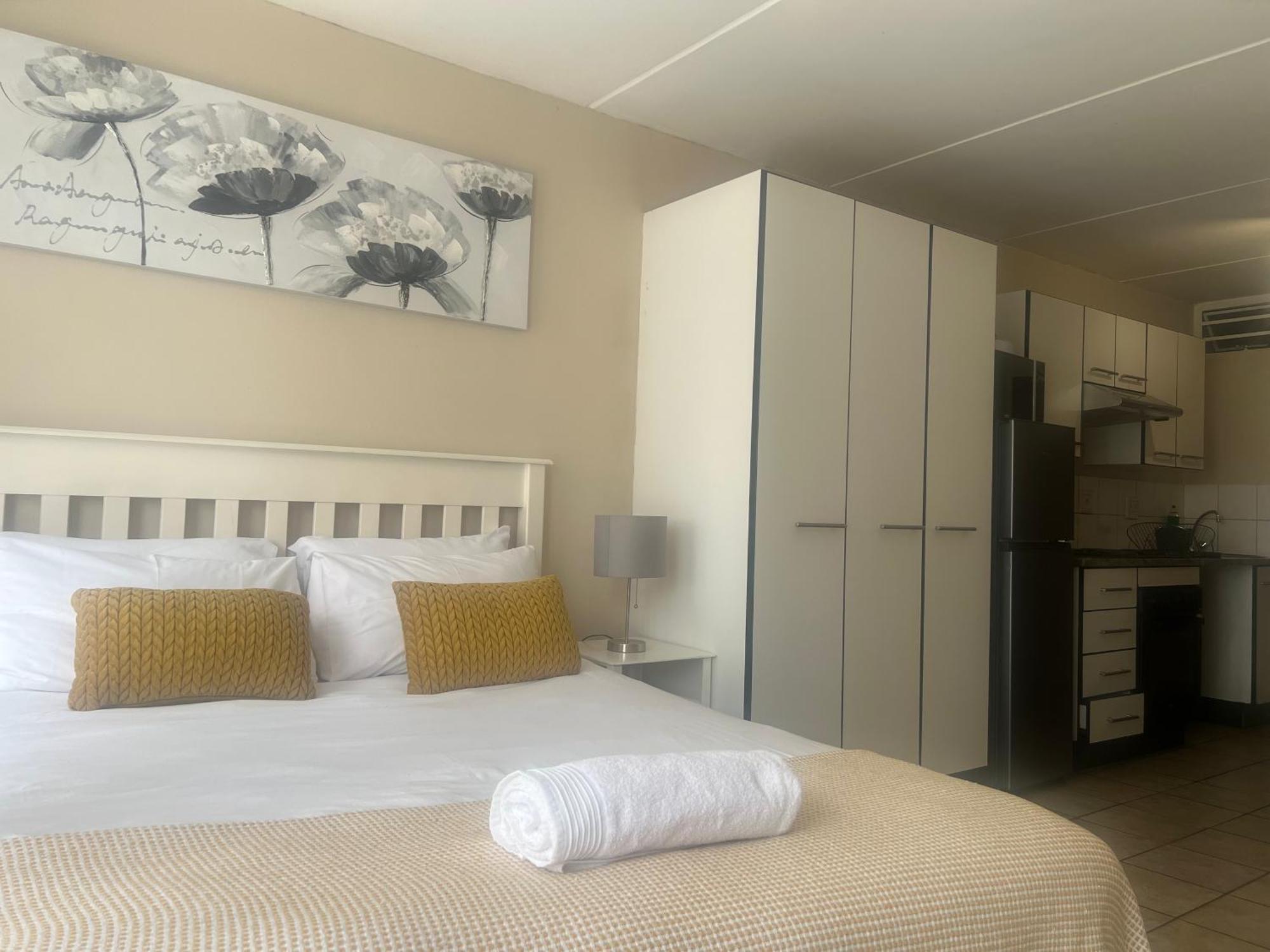 Smart And Cozy Studio With Netflix And Showmax Pretoria Exterior photo